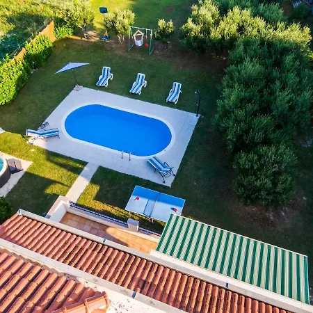 Villa With Pool & Jacuzzi *