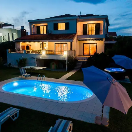 With Pool & Jacuzzi Spalato