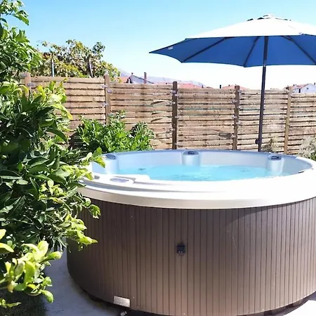 With Pool & Jacuzzi * سبليت