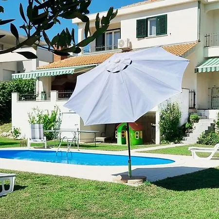 فيلة With Pool & Jacuzzi